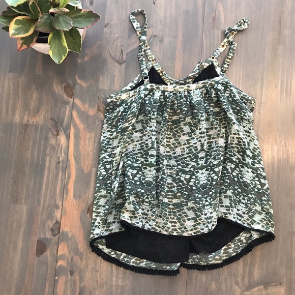 Guess green and white patterned tank top - Picture 4 of 5